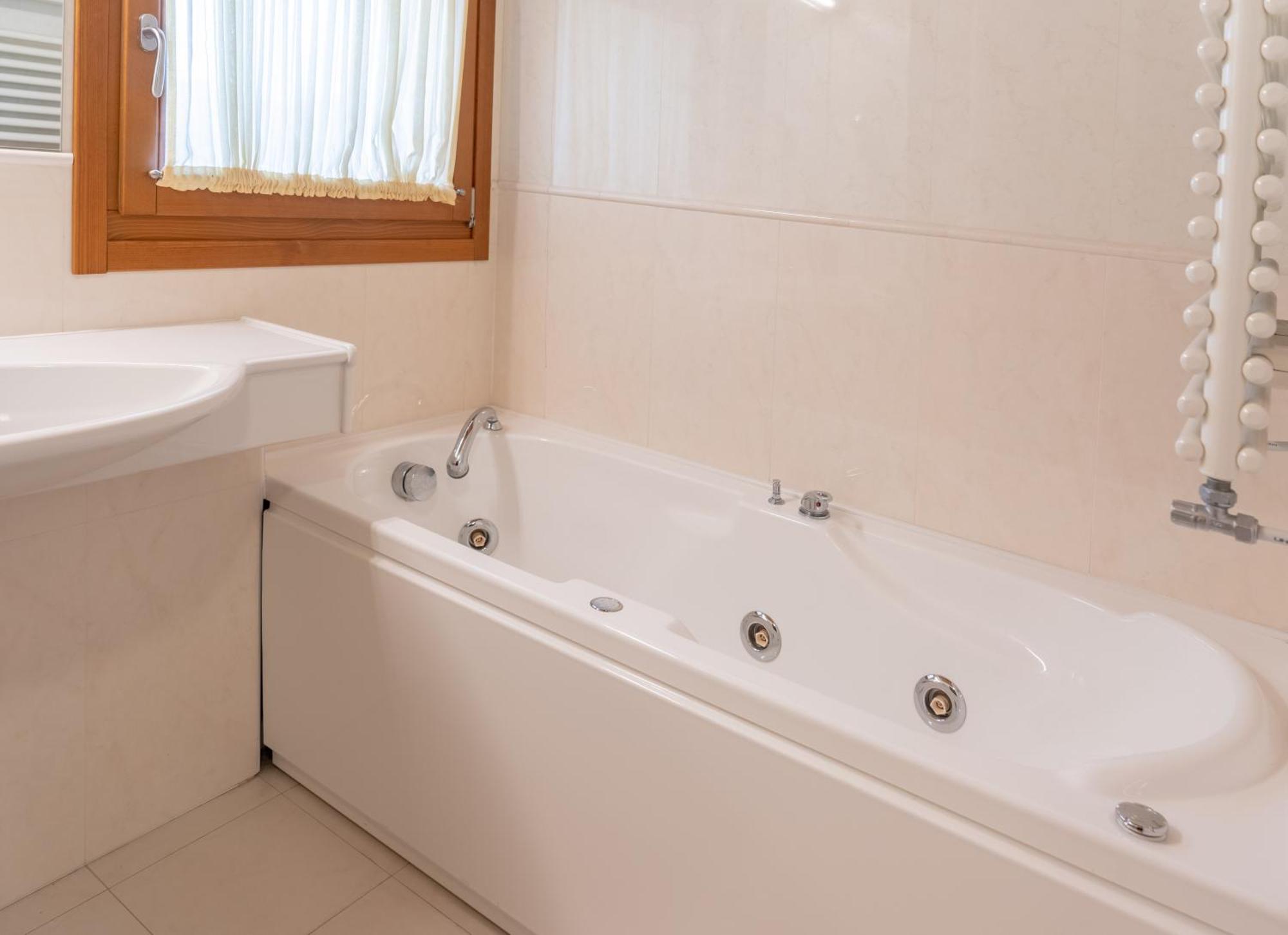 Hotel Canova Sport & Relax Granigo Екстериор снимка